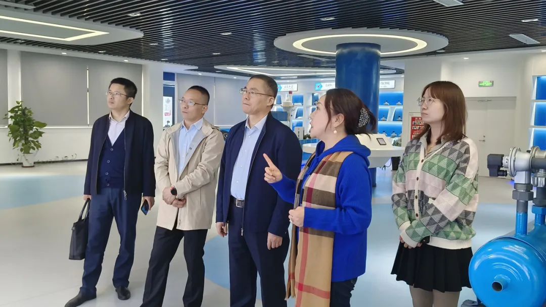 园区人大工委主任张永清一行莅临我司开展走访调研活动