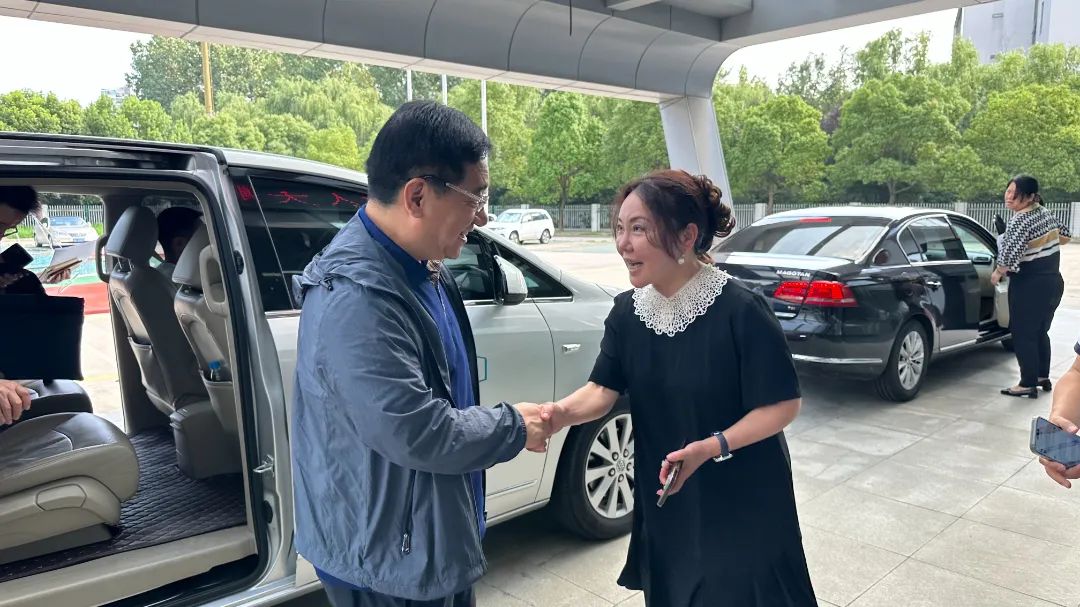 天柱苏州市人大常委会副主任、党组副书记徐美健一行莅临我司参观指导